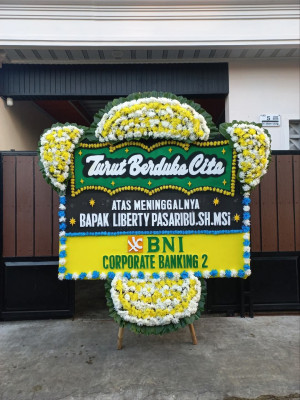 Papan Bunga Duka di Syamtalira Aron