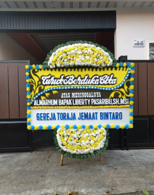 Papan Bunga Duka di Syamtalira Aron