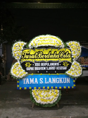 Papan Bunga Duka di Syamtalira Aron